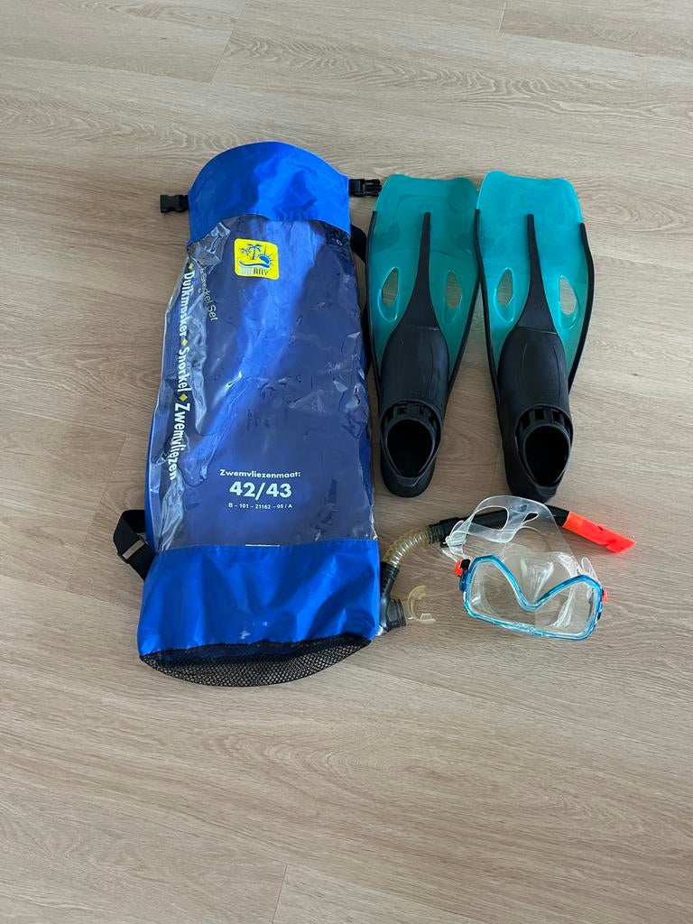 Snorkelset met zwemvliezen maat 42/43 en tas, Watersport en Boten, Snorkelen, Ophalen, Zo goed als nieuw, Snorkelset