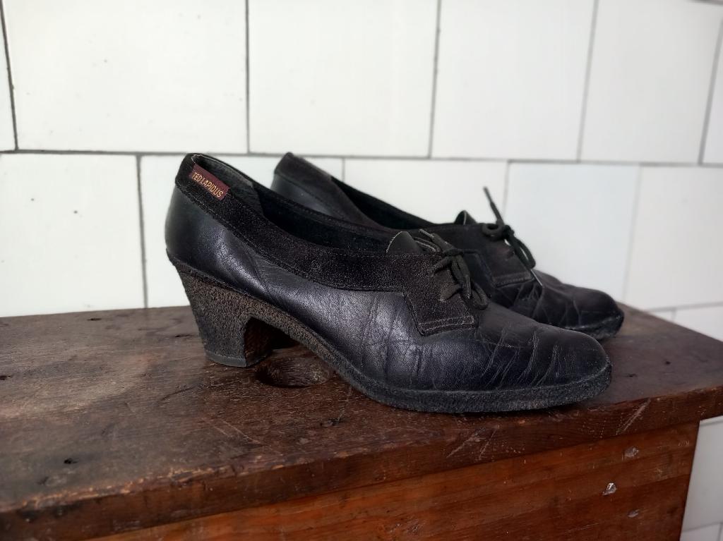 vintage 60s schoenen met hak, maat 39, Frankrijk Ted Lapidus, Kleding | Dames, Ophalen of Verzenden, Zo goed als nieuw
