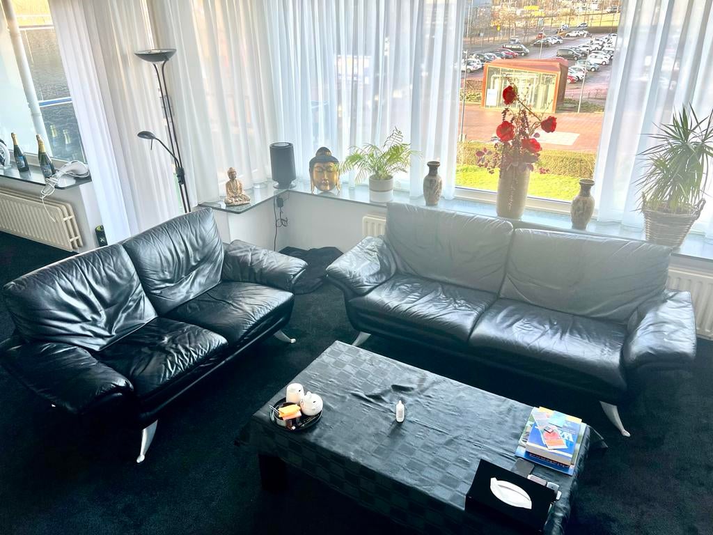 Zwart lederen bankstel in 2 delen - Goede staat, Huis en Inrichting, Banken | Bankstellen, Ophalen, Gebruikt, Overige maten, 150 tot 200 cm