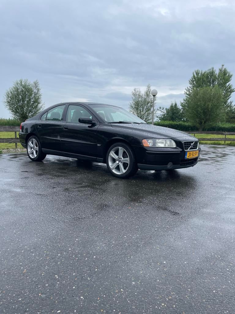 Volvo S60 2.4 180PK AUT 2006 Zwart, Auto's, S60, Zwart, 75 €/maand, 2435 cc