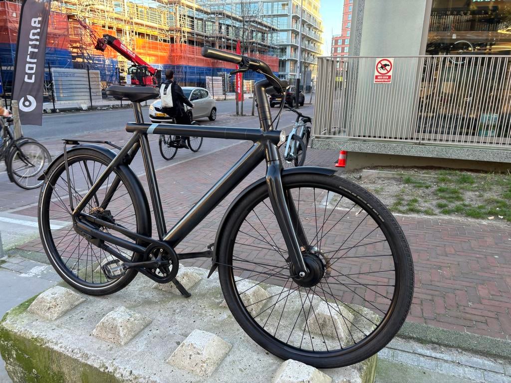 VAN MOOF Stijlvolle zwarte stadsfiets - Zo goed als nieuw, Versnellingen, Zo goed als nieuw, 53 tot 57 cm, Ophalen