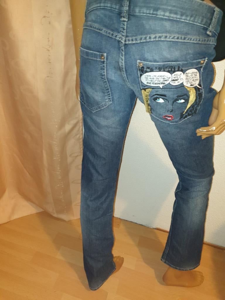 Spijkerbroek met print op achterzak ice berg glimar 30, Blauw, Ophalen of Verzenden, Zo goed als nieuw, W30 - W32 (confectie 38/40)