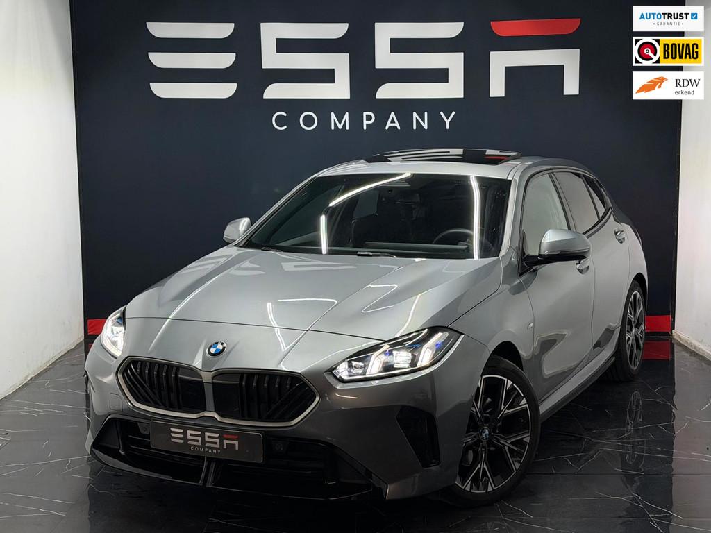 BMW 1-serie 120i M Sport Pano Memory Keyless Dodehoek, Gebruikt, 156 pk, Met garantie (alle), Bedrijf