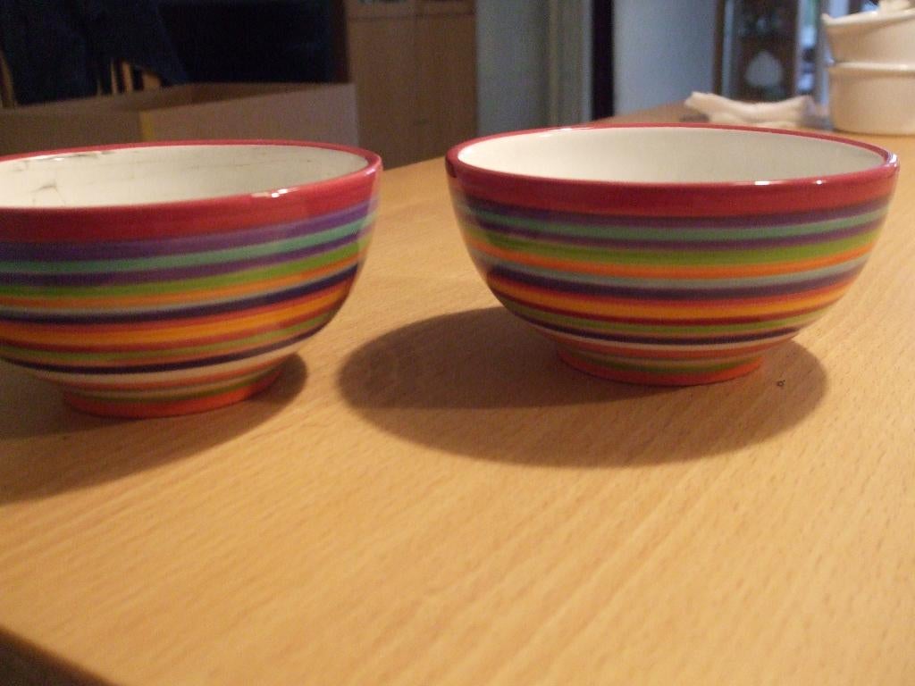 Te koop set gekleurde schaaltjes., Huis en Inrichting, Keuken | Servies, Ophalen of Verzenden, Wedgwood, Aardewerk, Schaal of Schalen