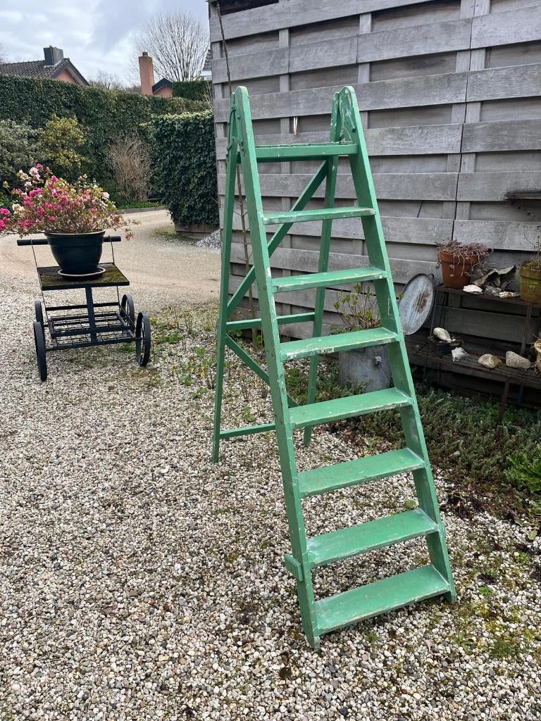 4) Antieke groene houten trap., Doe-het-zelf en Verbouw, Ladders en Trappen, Gebruikt, Trap, Minder dan 2 meter, Ophalen
