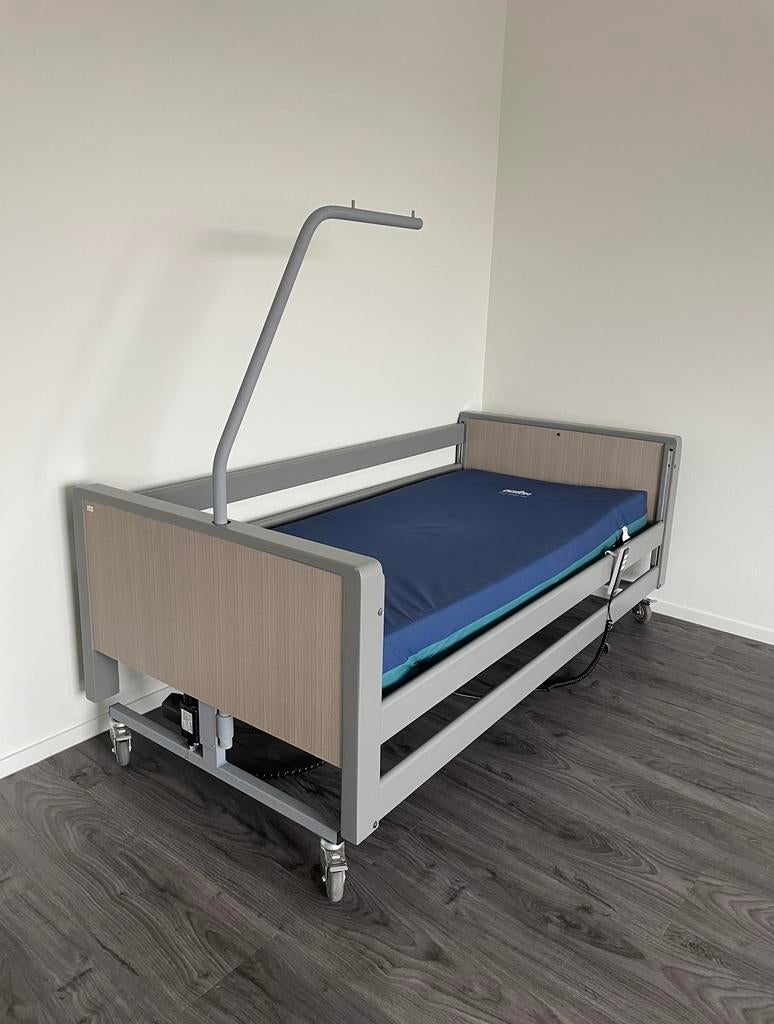 Hoog-Laag Bedden te koop of te huur voor organisatie, Ophalen, Gebruikt