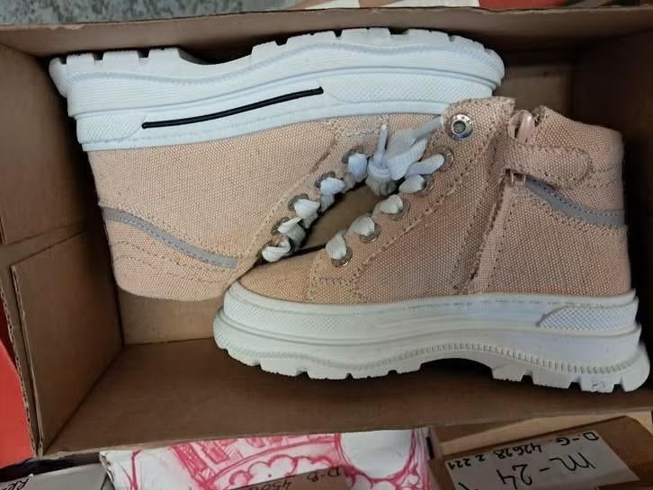 Partij Merk Kinderschoenen 15 Euro Per Paar UITZOEKEN!, Ophalen, Nieuw, Jongen of Meisje, Schoenen