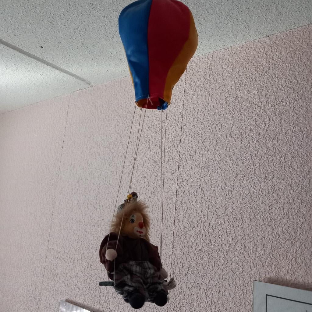 Clown aan ballon, Ophalen of Verzenden, Zo goed als nieuw, Overige typen