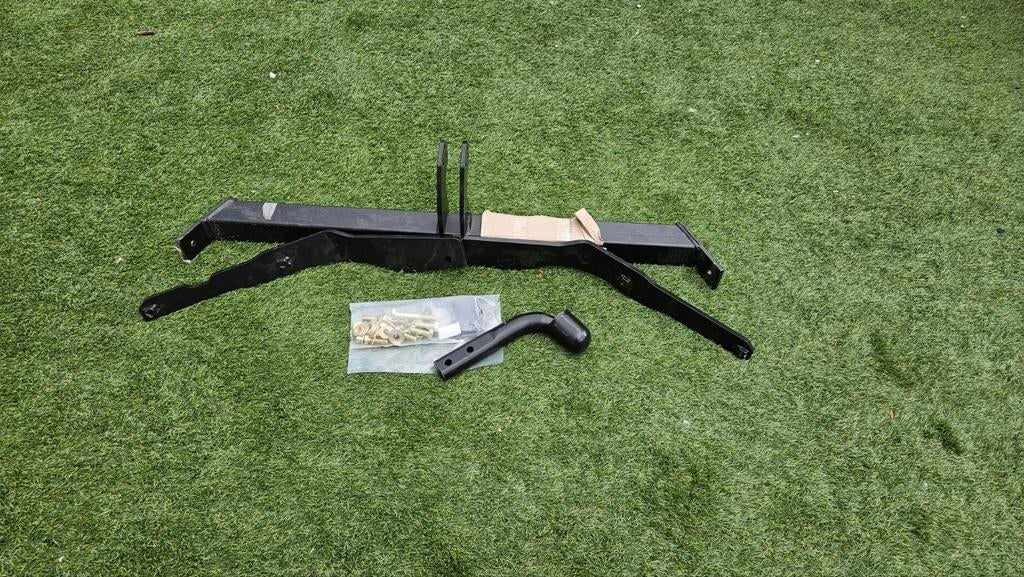 Trekhaak Ford Focus III (MK3) Tournier, Ophalen, Nieuw