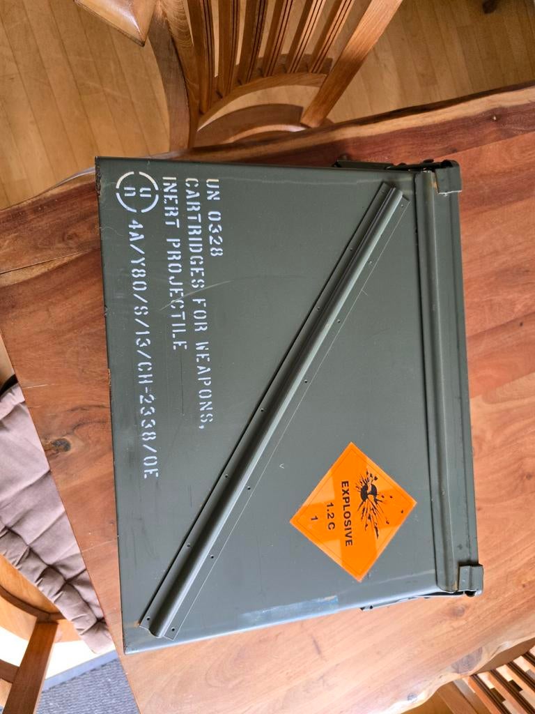 Goede sterke munitie kist, Ophalen, Landmacht, Nederland, Kist of Geocache