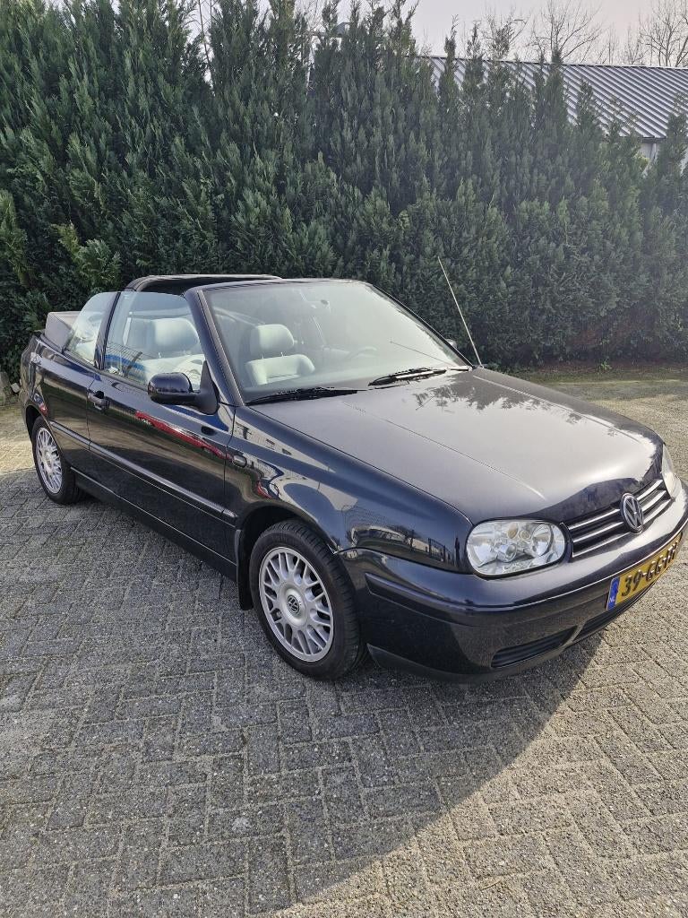 Volkswagen Golf 1.8 Cabriolet 66KW AUT 2000 Blauw, Stof, 4 cilinders, Cabriolet, 1200 kg