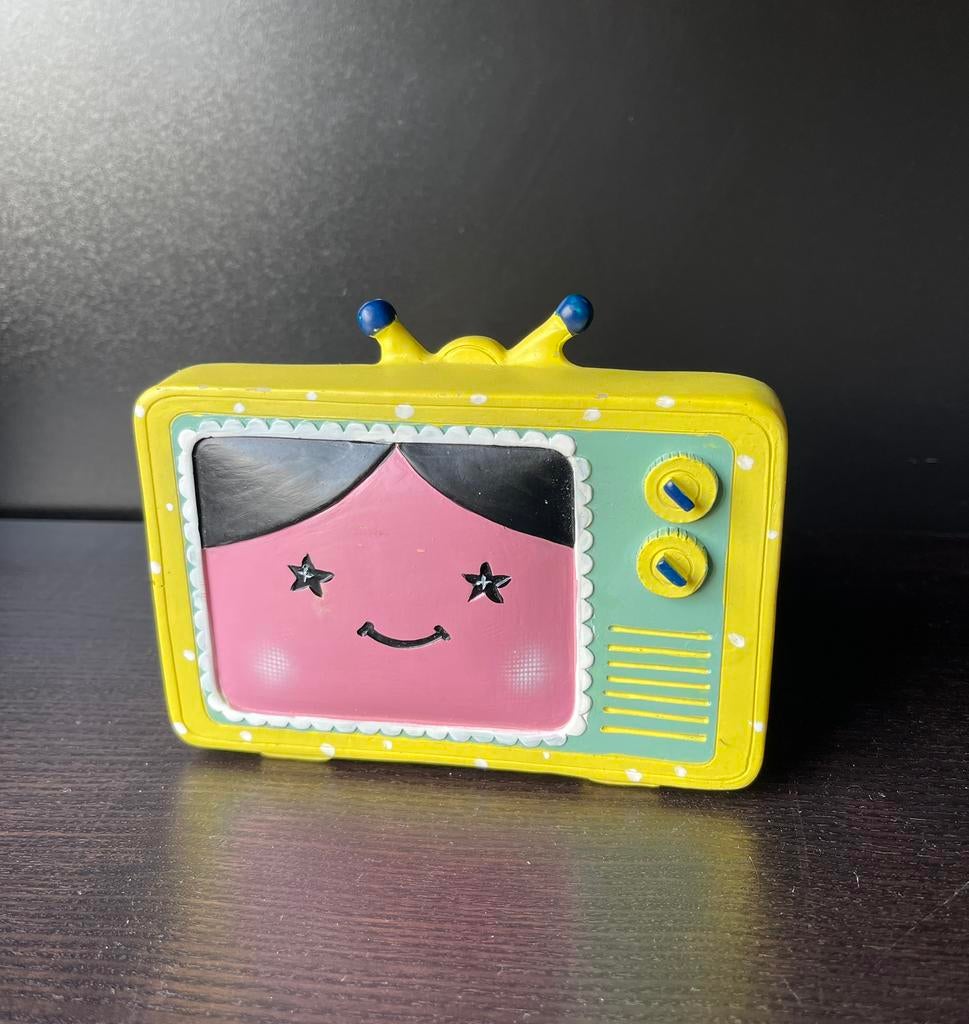 Spaarpot gele televisie, Ophalen of Verzenden, Zo goed als nieuw, Steen, Aardewerk of Keramiek, Overige thema's