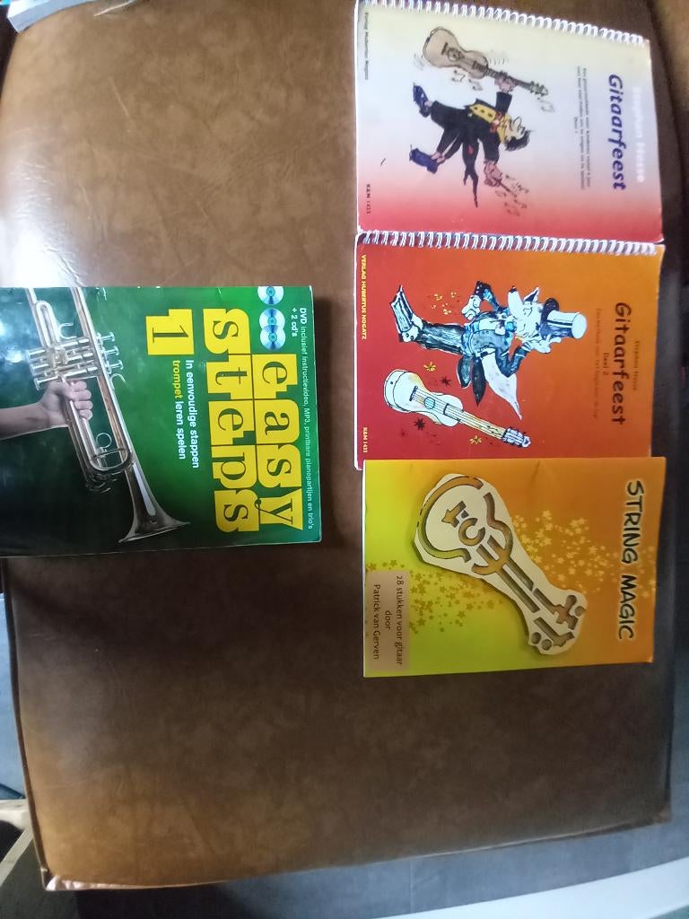 Gitaarfeest deel 1 en 2. 1 trompet boek, Muziek en Instrumenten, Ophalen, Gebruikt, Les of Cursus, Gitaar
