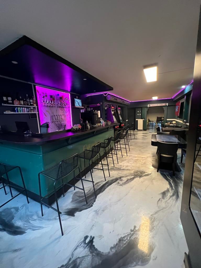 Goeddraaiende Cafe Bar met Cat. 3 Vergunning ter overname