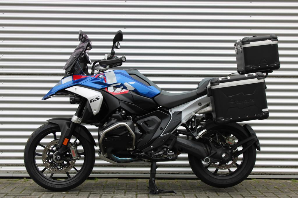 BMW R 1300 GS | Akrapovic | 3-delige Touratech kofferset, Verkoop.motorrad@oostland-enschede.nl, Handvatverwarming, Spaansland 10
7543BG  ENSCHEDE, NL