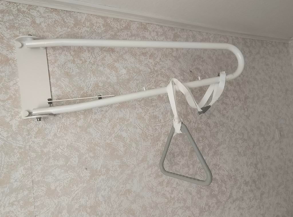 Bed papagaai wandmontage, Ophalen