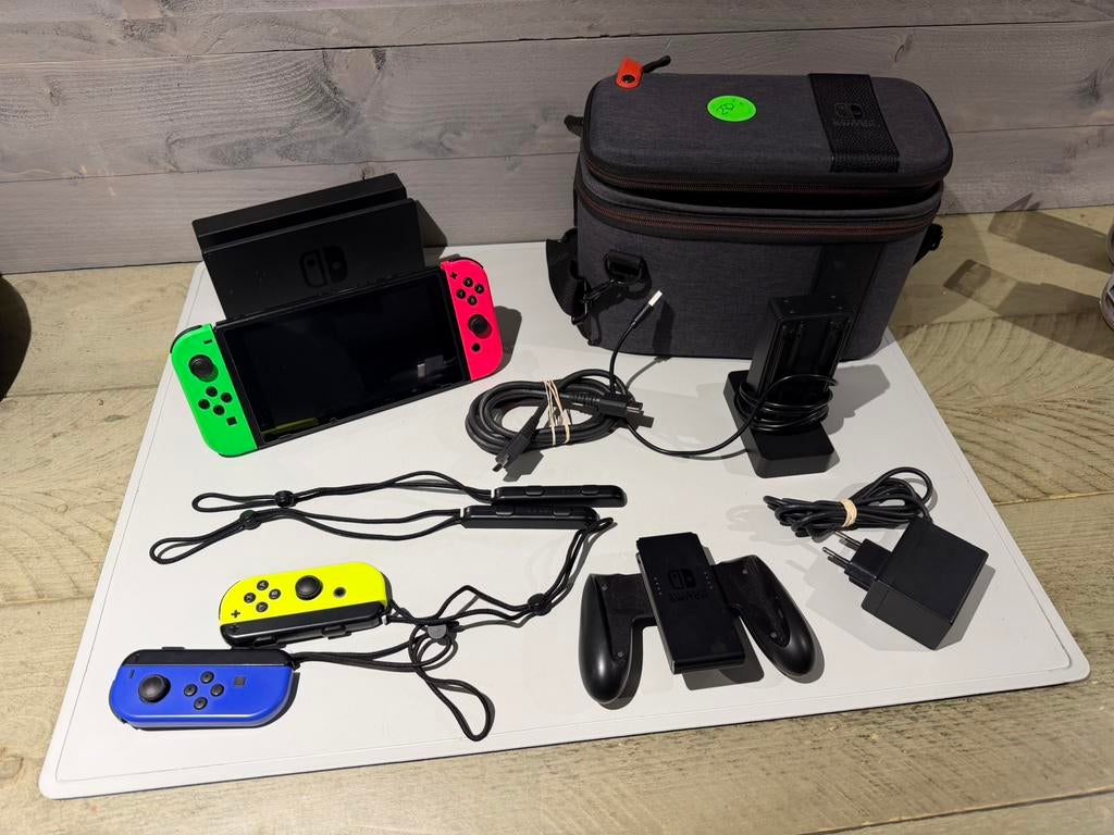 Nintendo Switch 2025 Compleet zonder game’S, Ophalen of Verzenden, Zo goed als nieuw, Nvt, Nvt