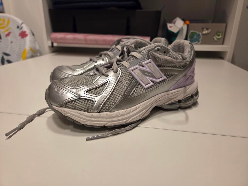 New Balance 1906 (maat 35), Kinderen en Baby's, Ophalen of Verzenden, Zo goed als nieuw, New Balance, Jongen of Meisje