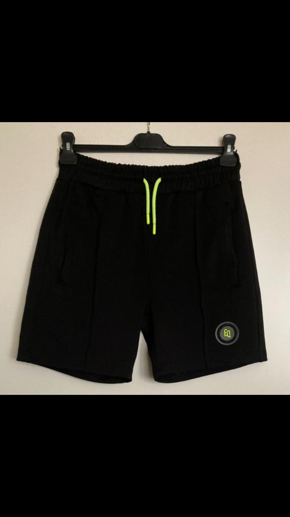 Short EQUALITÉ (S), Ophalen of Verzenden, Zo goed als nieuw