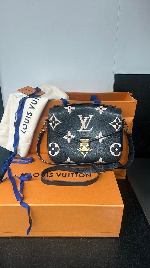 LOUIS VUITTON POCHETTE MÉTIS SCHOUDERTAS ZWART-BEIGE, Ophalen of Verzenden, Zo goed als nieuw, Zwart, Leer