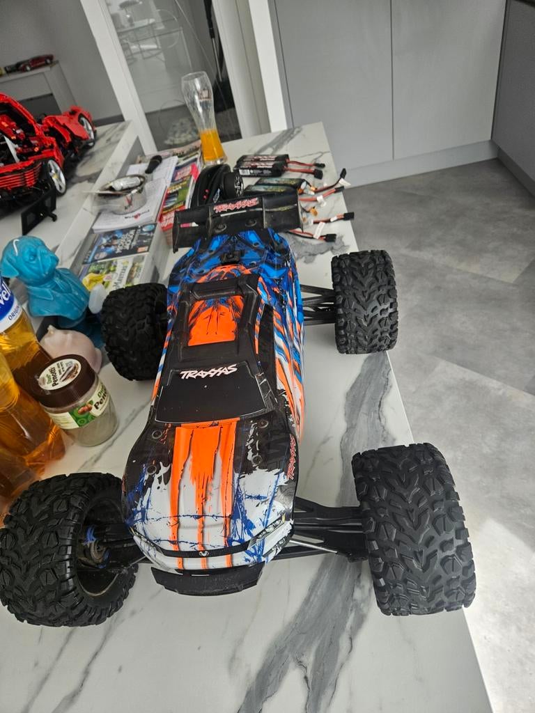 Traxxas Revo 2.0 met 3 sets lipo's en lader, Gebruikt, Auto offroad, RTR (Ready to Run), Schaal 1:8