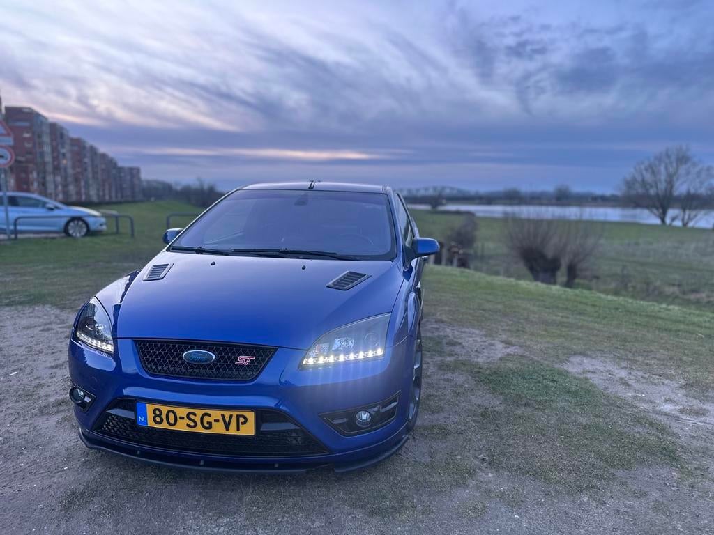 Ford Focus ST 2.5 Turbo stage 2+Motor gereviseerd!, Zwart, Blauw, 2521 cc, Handgeschakeld