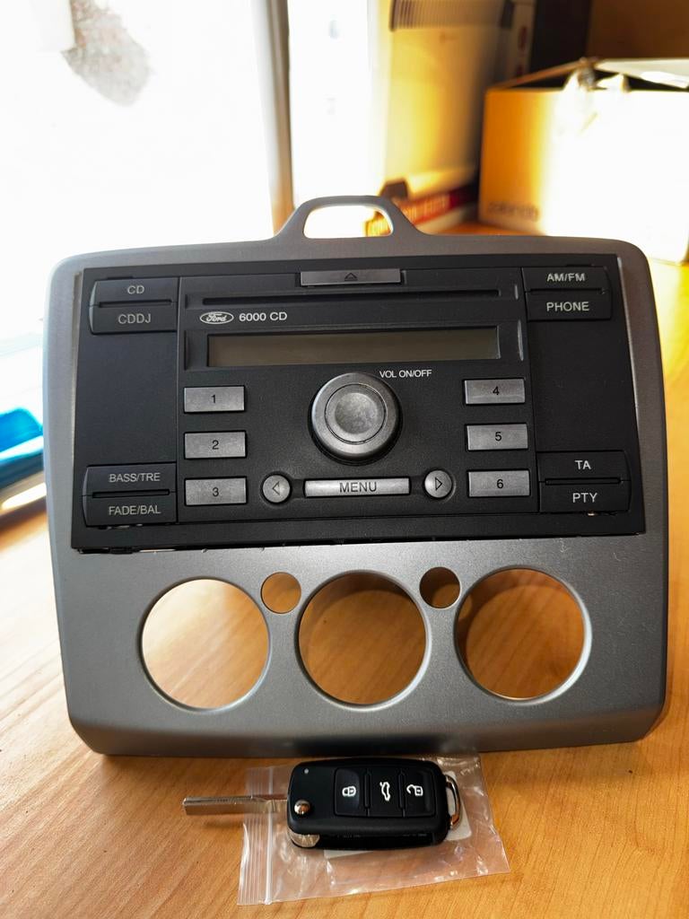 Ford 6000 CD Radio + Frame + skoda key, Ophalen of Verzenden, Gebruikt
