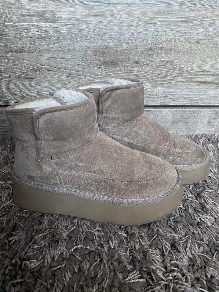 Uggs maat 36/37, Ophalen of Verzenden, Zo goed als nieuw, Meisje, Laarzen