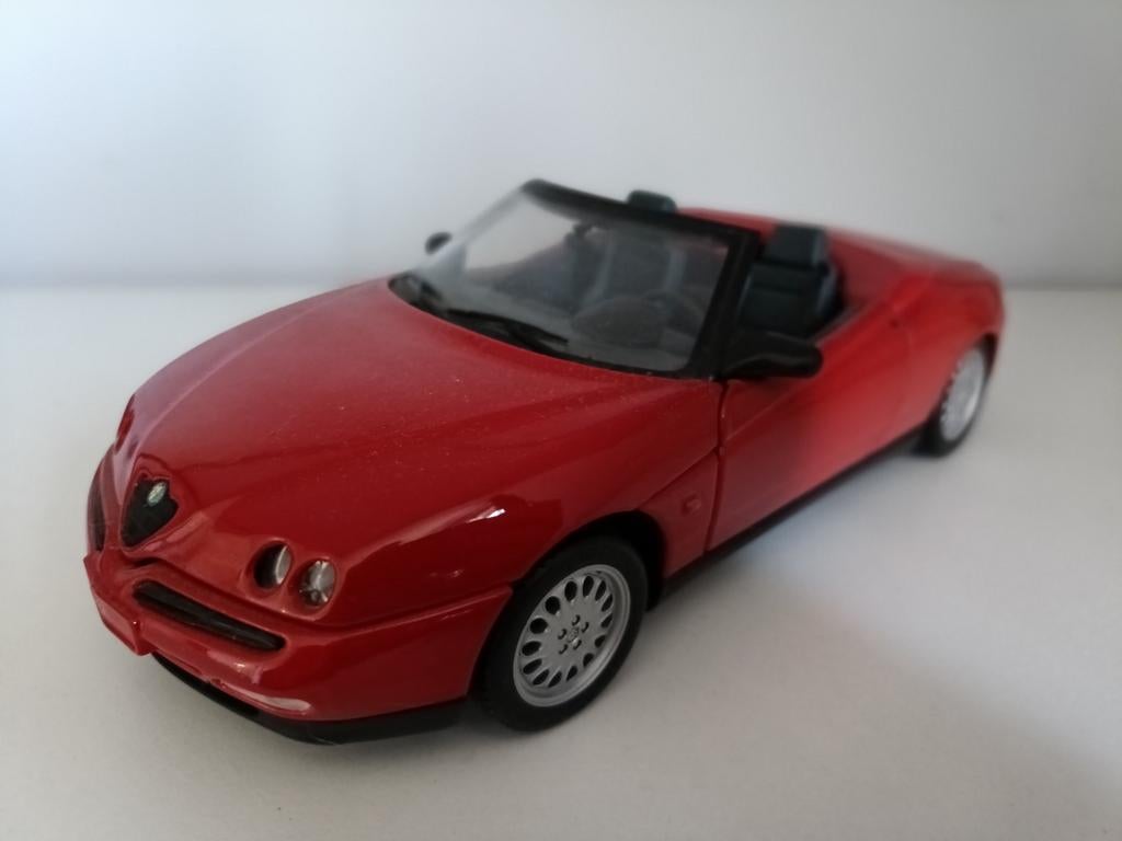Alfa Romeo Spider schaalmodel 1:18, Ophalen of Verzenden