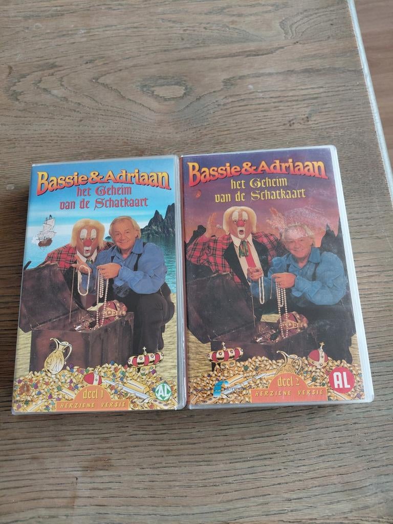 Bassie en Adriaan geheim van de schatkaart deel 1 en 2 vhs, Gebruikt, Alle leeftijden, Kinderprogramma's en -films, Overige typen