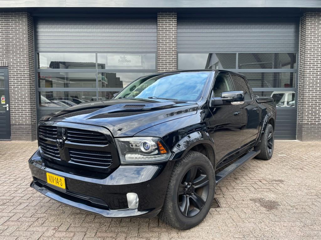 Dodge RAM 1500 5.7 V8 4x4 Crew Cab Laramie, Auto's, Automaat, 5654 cc, Zwart, Bedrijf