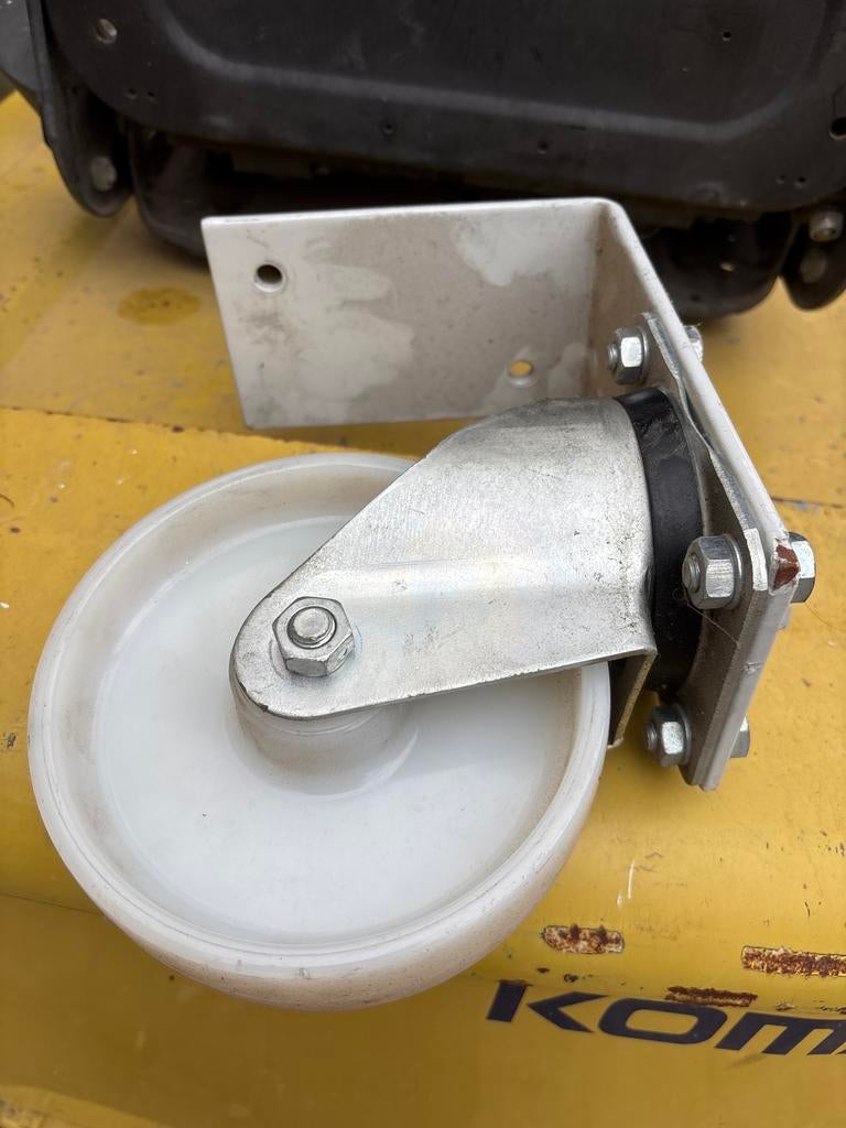 Zwenkwielen 12 stuks - Bokwielen  met Bevestiging, Ophalen, Zo goed als nieuw