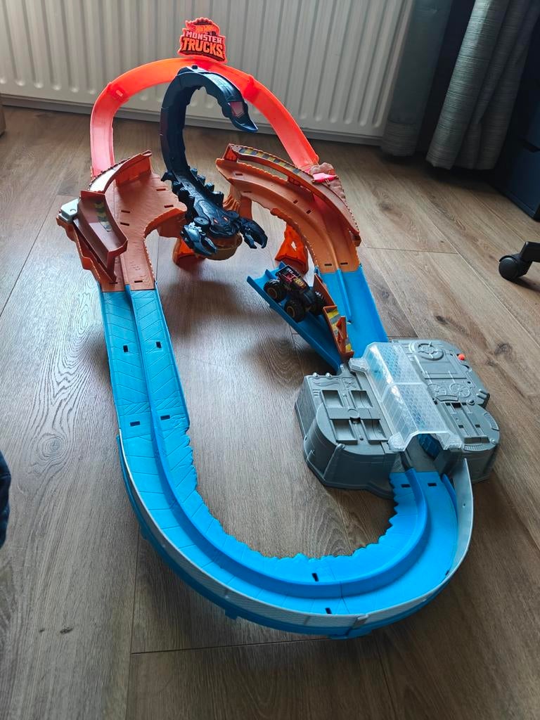 Hot Wheels Monster Trucks Racebaan Scorpion, Ophalen, Met looping, Racebaan, Gebruikt