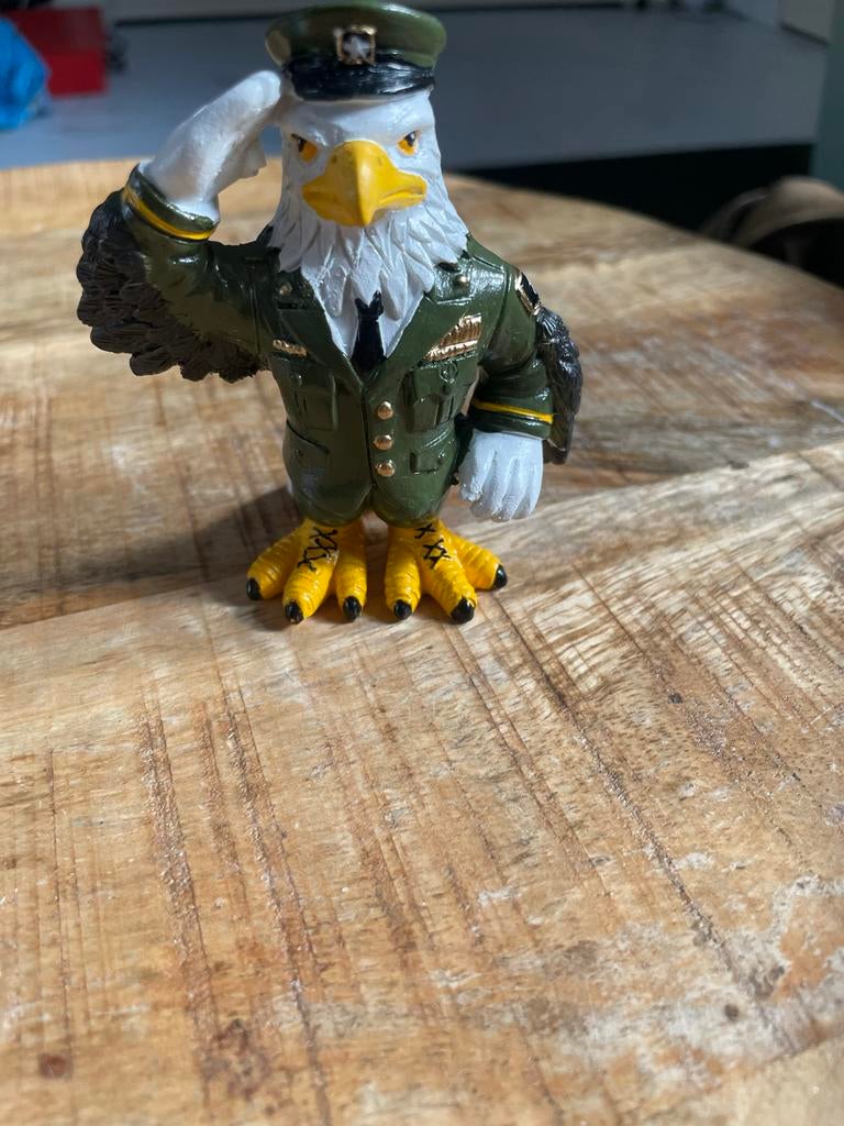 Adelaar beeldje in militair uniform, Ophalen of Verzenden, Zo goed als nieuw