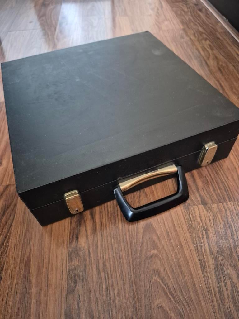 Koffer met lp's van Frank Sinatra en Wim Sonneveld, Ophalen