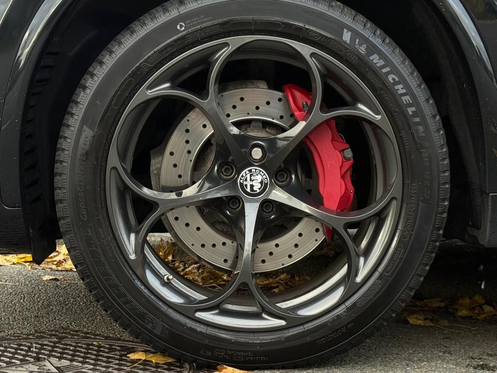 Alfa Romeo Stelvio 2.9 V6 AWD Quadrifoglio - APPLE CARPLAY -, Auto's, Automaat, Gebruikt, 510 pk, Zwart