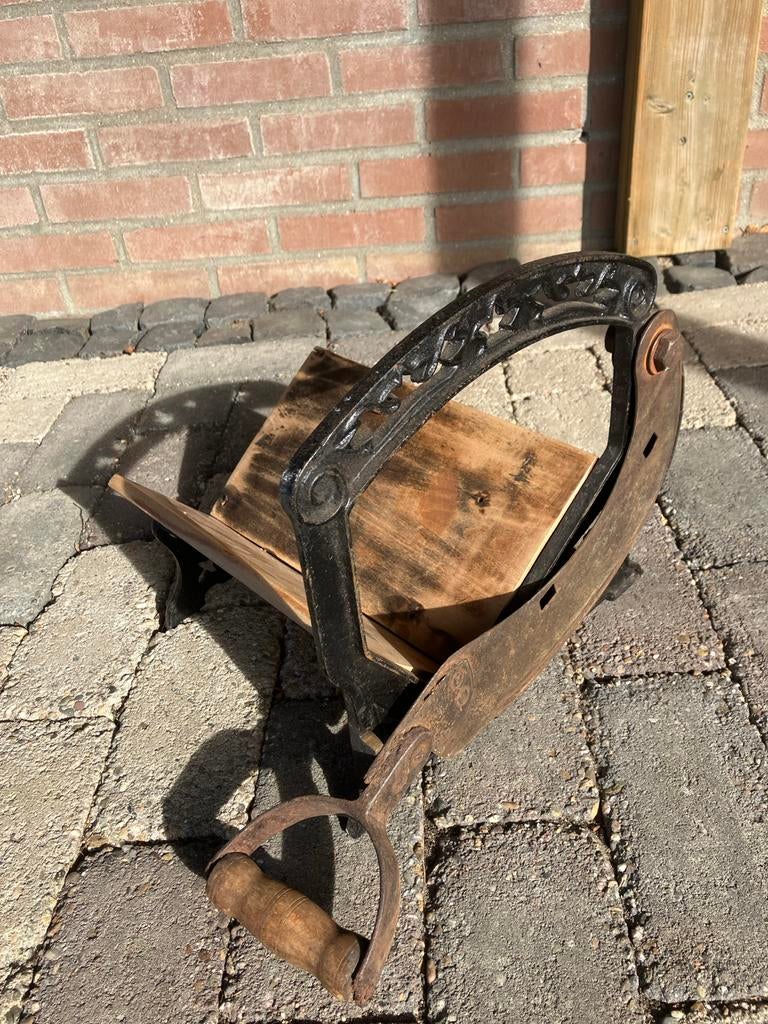 Antieke brood/tabak snijder, Ophalen