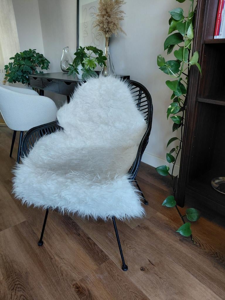 Zwarte rotan stoel met kleedje, Huis en Inrichting, Stoelen, Ophalen, Gebruikt, Zwart, Eén