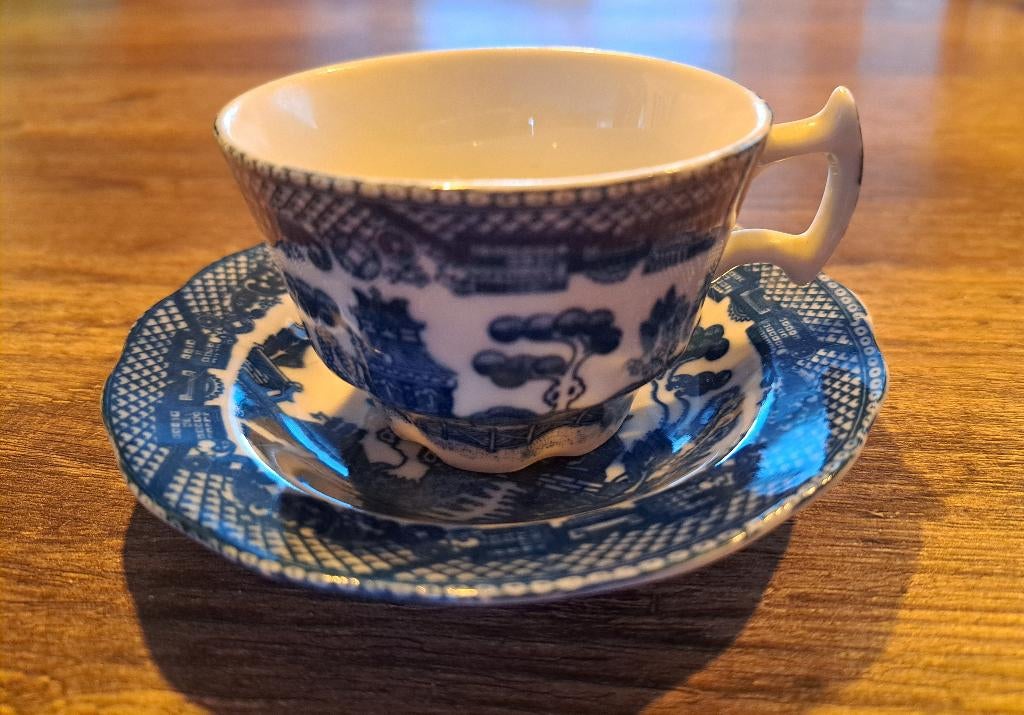 Antieke Blue Willow porseleinen kop en schotel, Antiek en Kunst, Antiek | Servies los, Ophalen of Verzenden