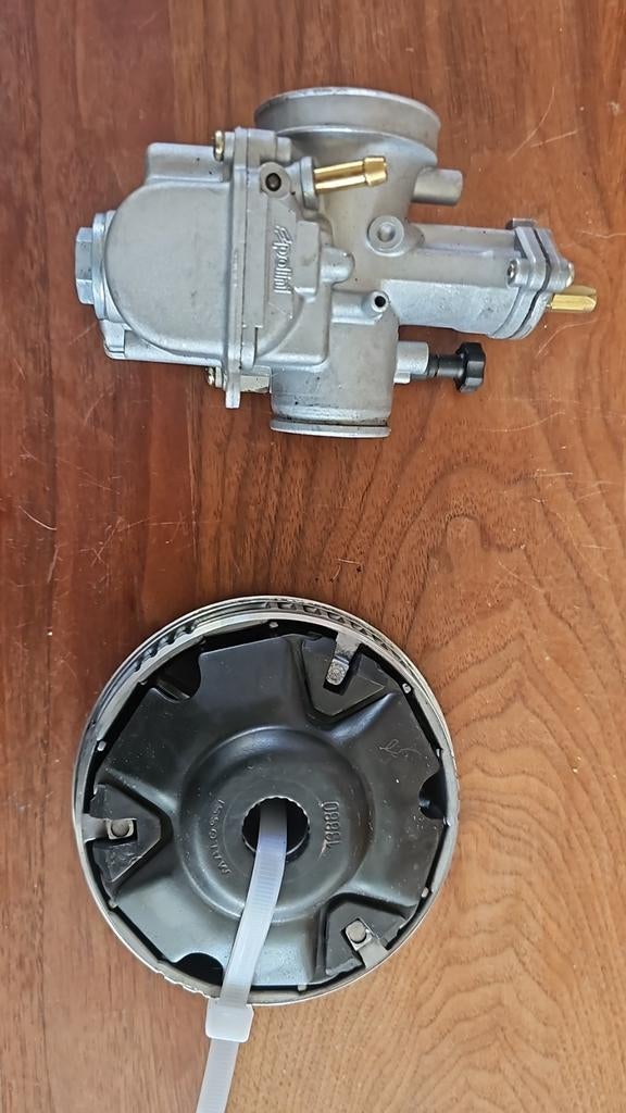 Malossi koppeling 125cc Piaggio en 28mm PWK carburateur, Fietsen en Brommers, Brommeronderdelen | Scooters, Zo goed als nieuw