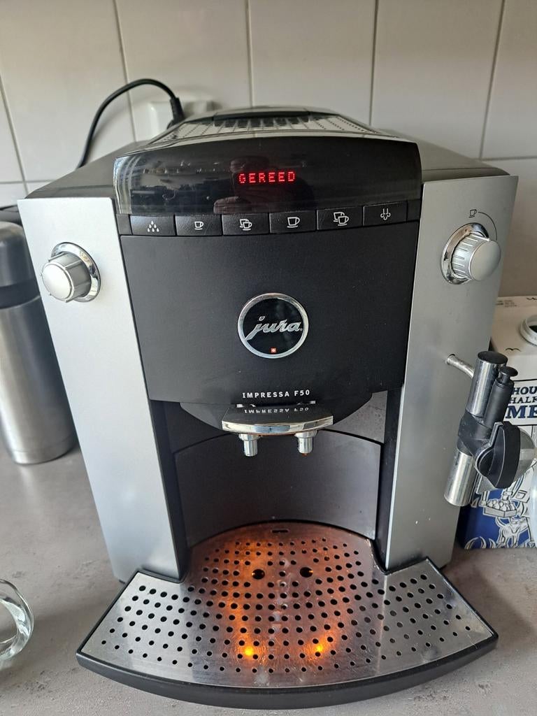 Jura Impressa F50 volautomatische espressomachine, Witgoed en Apparatuur, Koffiezetapparaten, Ophalen, Gebruikt, Koffiemachine