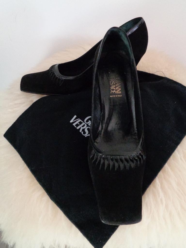 Gianni Versace pums, zwart suede, leer, maat 39, origineel, Pumps, Zwart, Ophalen of Verzenden, Zo goed als nieuw