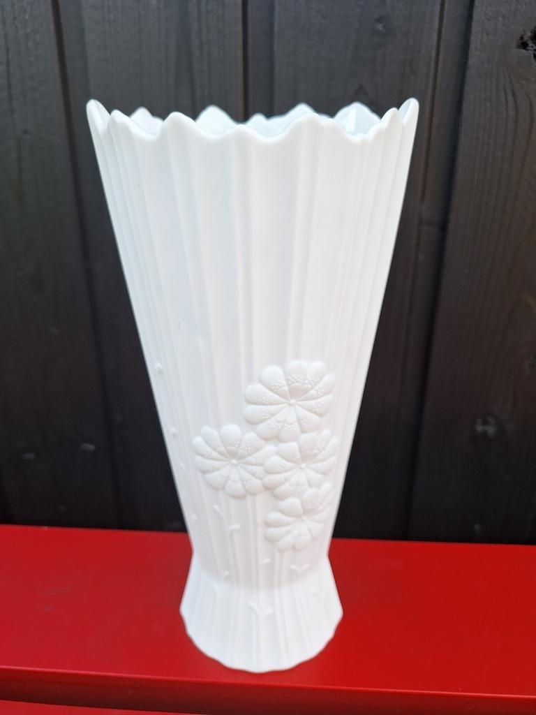 Vintage vaas biscuit Kaiser M.Frey bloemen, Ophalen of Verzenden, Overige kleuren, Aardewerk of Porselein, Minder dan 50 cm