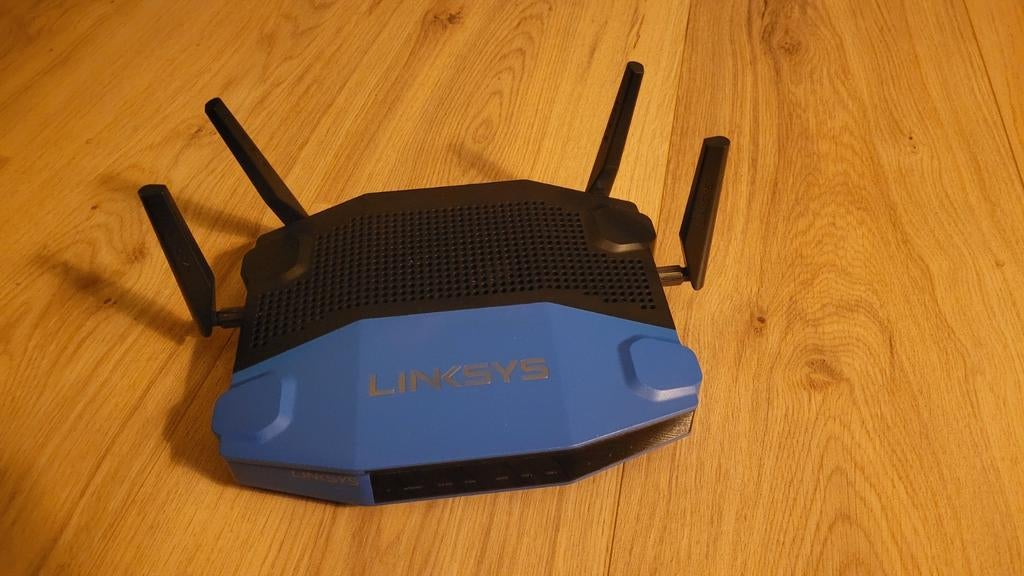 Linksys router WRT1900AC, Computers en Software, Ophalen of Verzenden, Zo goed als nieuw, Router, Linksys