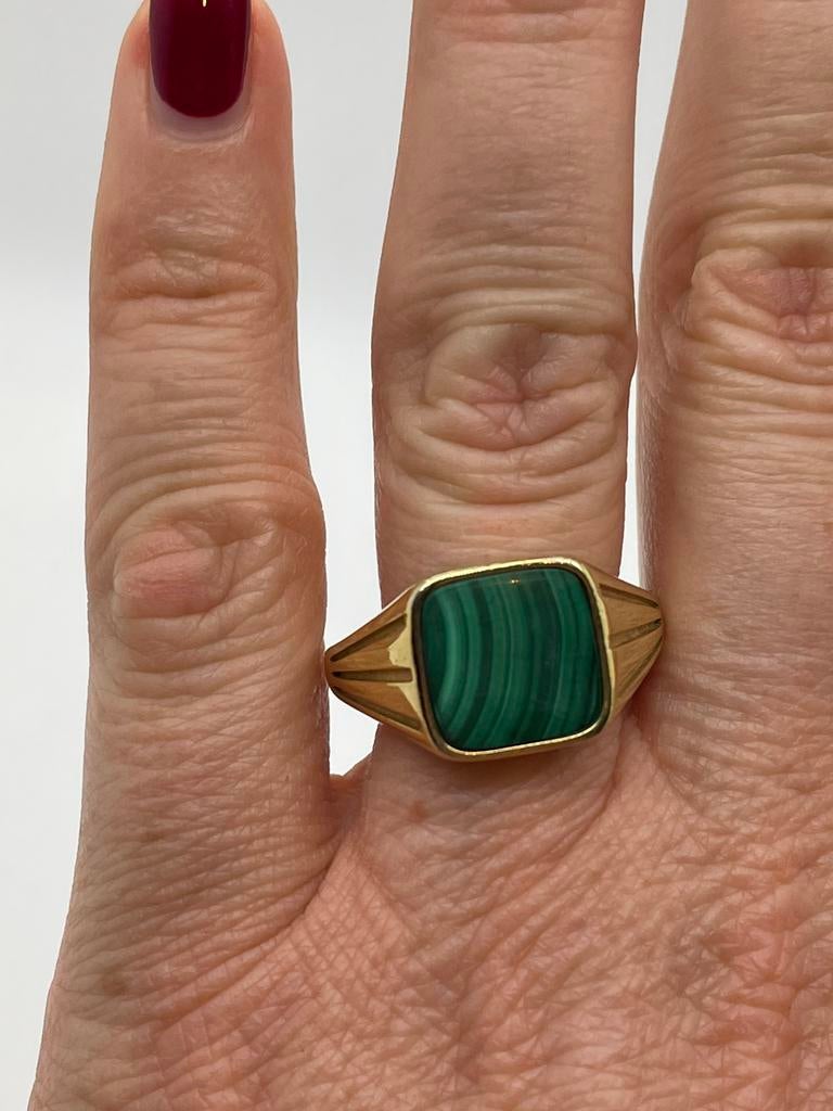 C756 Prachtige zilveren zegelring goudkleur malachiet mt 20, Sieraden, Tassen en Uiterlijk, Antieke sieraden, Ophalen of Verzenden