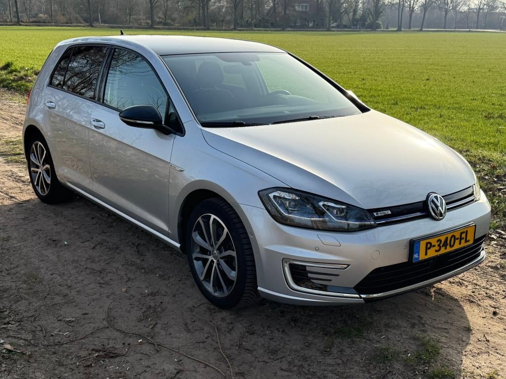 VW E-Golf Warmtpepomp, Keyless, Digitaal Dashboard, 80dkm, Auto's, Volkswagen, Zwart, Elektrisch, 1515 kg, Te koop
