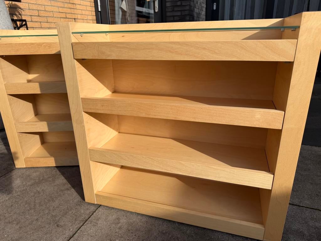 Ikea kastje 2 stuks, bovenplaat glas, op wieltjes, Ophalen, Gebruikt
