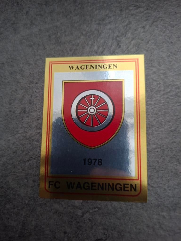 Panini sticker Voetbal 85. Embleem FC Wageningen., Verzenden, Zo goed als nieuw, Sticker