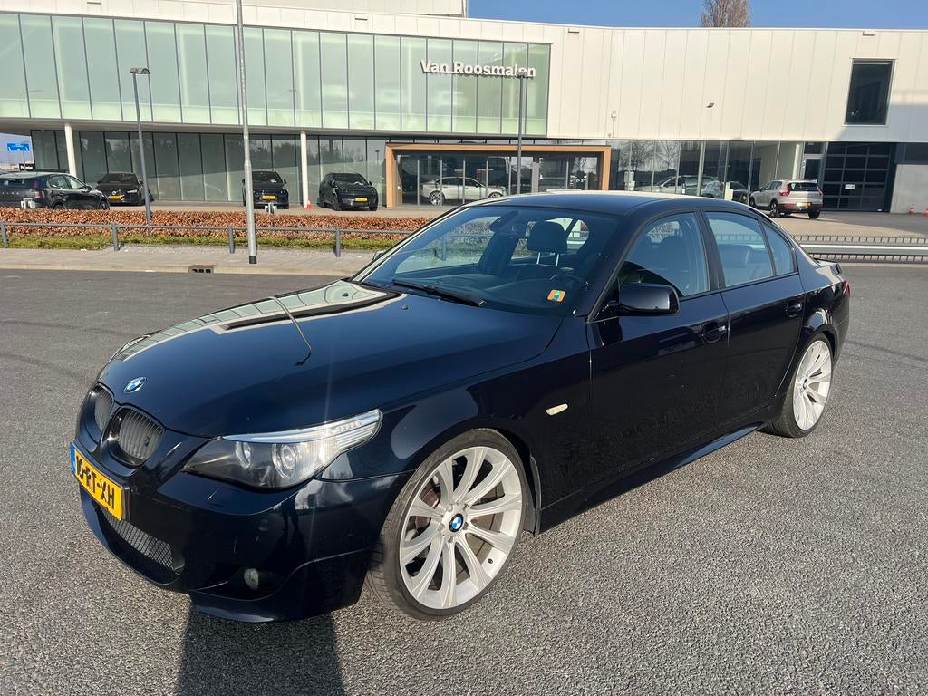 BMW 5-Serie 3.0 I 530 AUT 2005 M-PAKET ORIG NETHERLANDS AUTO, Automaat, Achterwielaandrijving, Zwart, Blauw