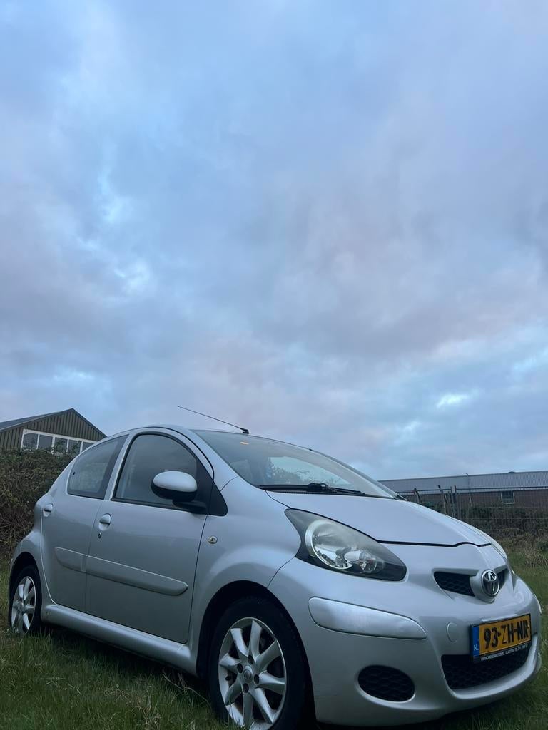 Toyota Aygo 1.0 12V Vvt-i 5DRS 2008 Grijs, Voorwielaandrijving, 4 stoelen, 68 pk, Origineel Nederlands